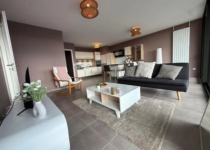 L Elegant Apartment *